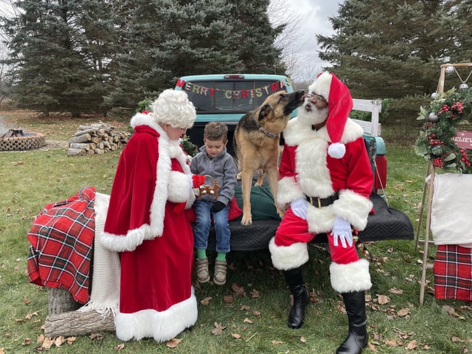 Gallery photo 6 of Detroit Santa Snow