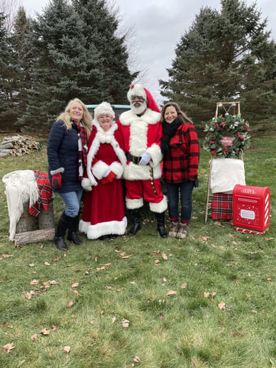 Gallery photo 3 of Detroit Santa Snow