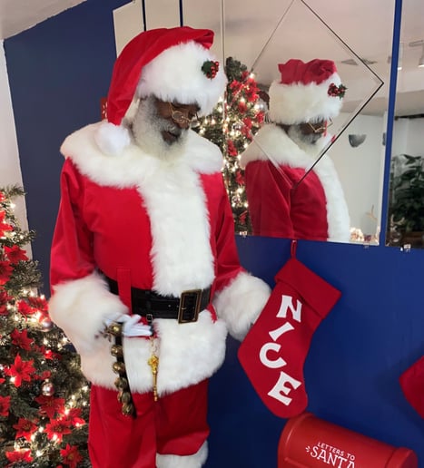 Gallery photo 8 of Detroit Santa Snow