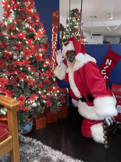 Gallery photo 10 of Detroit Santa Snow