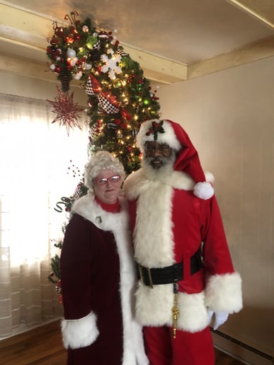 Gallery photo 13 of Detroit Santa Snow