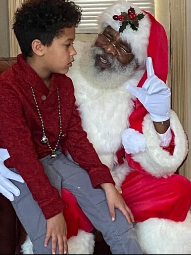 Gallery photo 14 of Detroit Santa Snow