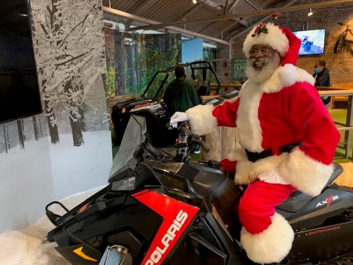 Gallery photo 16 of Detroit Santa Snow