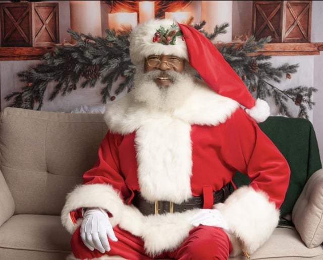 Gallery photo 21 of Detroit Santa Snow