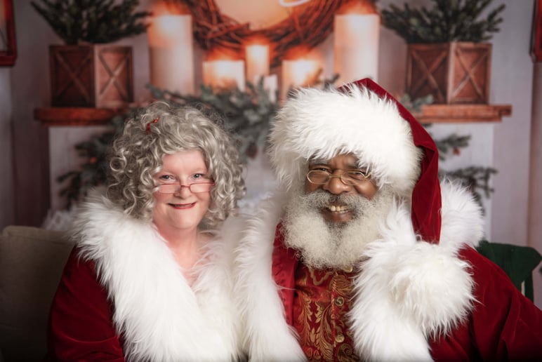 Gallery photo 22 of Detroit Santa Snow