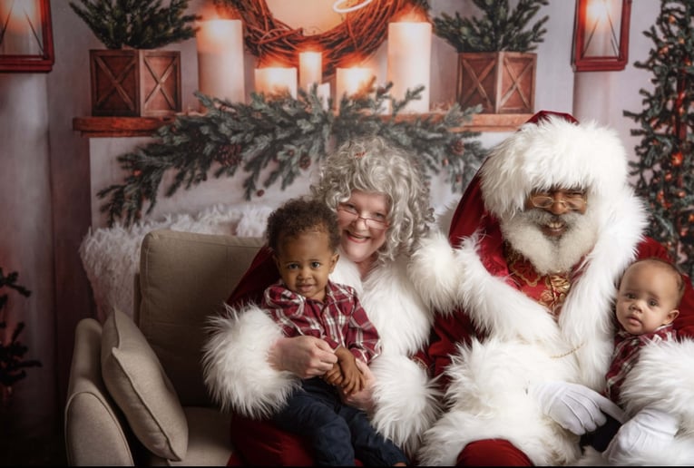 Gallery photo 25 of Detroit Santa Snow