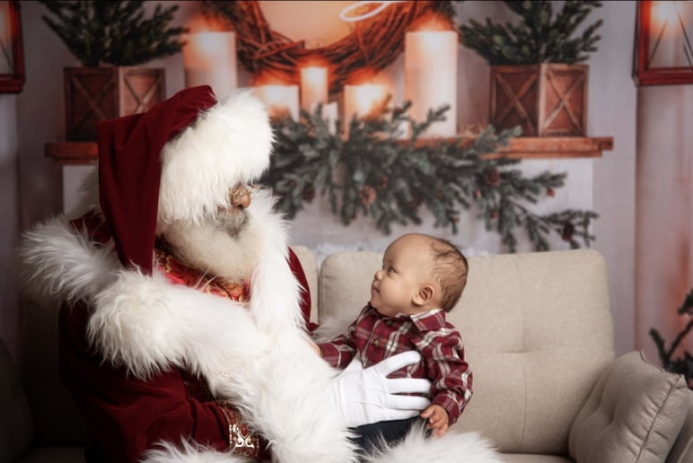 Gallery photo 26 of Detroit Santa Snow