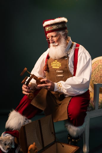 Gallery photo 1 of Santa Neal