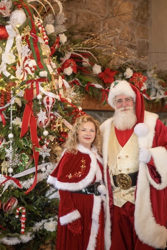 Gallery photo 2 of Santa Neal
