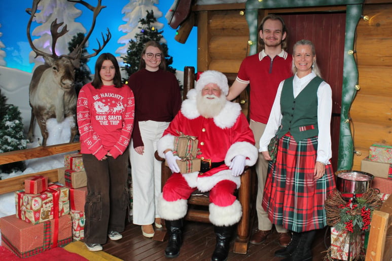 Gallery photo 6 of Santa Nick