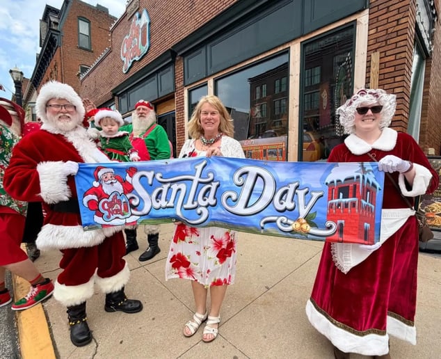 Gallery photo 19 of Santa Snow