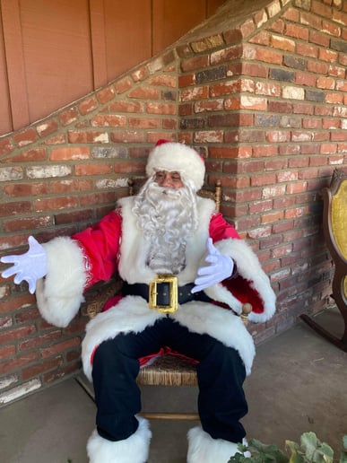 Gallery photo 4 of Santa Tommy