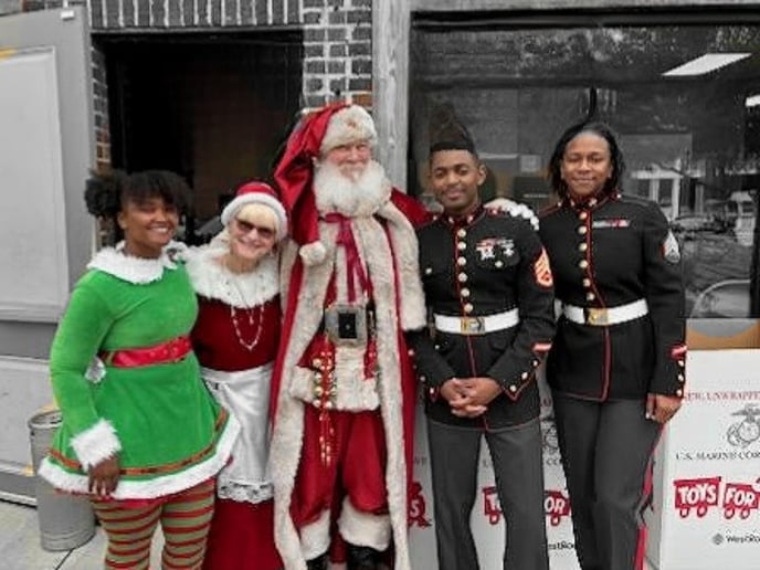 Gallery photo 9 of Santa of Course