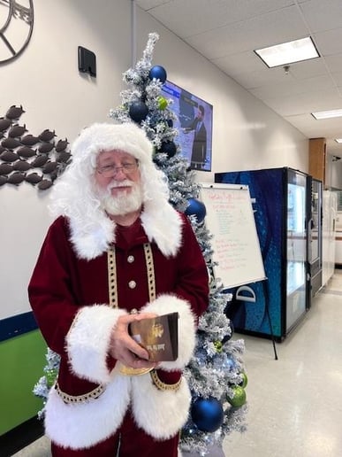 Gallery photo 3 of Santa Pat