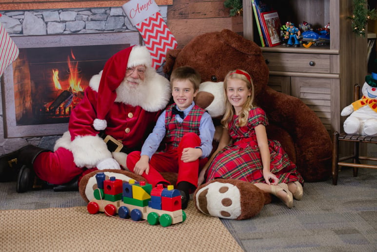 Gallery photo 6 of Cincy Santa
