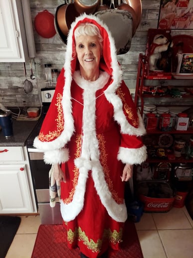 Gallery photo 3 of Santa Pat