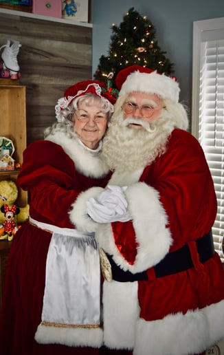 Gallery photo 8 of Santa Paydon, He is Real!