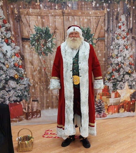 Gallery photo 2 of Santa Poff