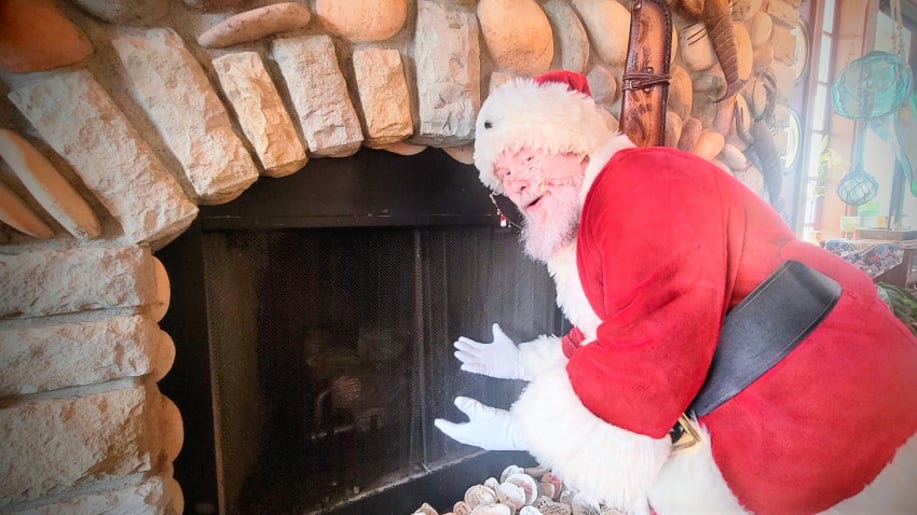 Gallery photo 1 of Santa Red