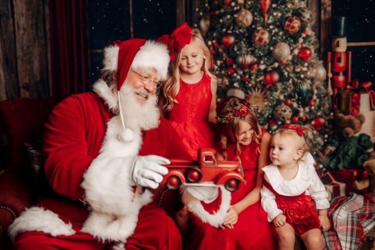 Gallery photo 6 of Santa Reed