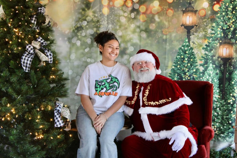 Gallery photo 4 of Santa Ric* Professional Real Beard Santa