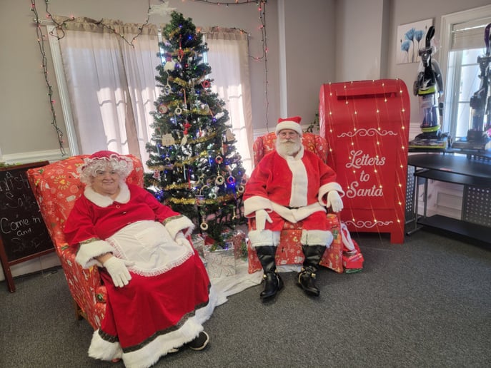 Gallery photo 7 of Santa Rick and Lisa