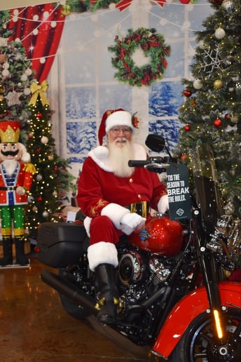 Gallery photo 8 of Santa Rick