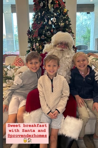 Gallery photo 4 of Santa William