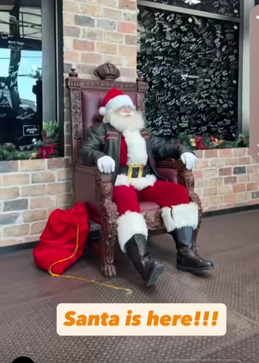 Gallery photo 1 of Santa William