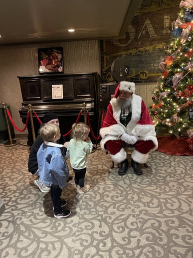 Gallery photo 4 of Santa Rob of Nashville
