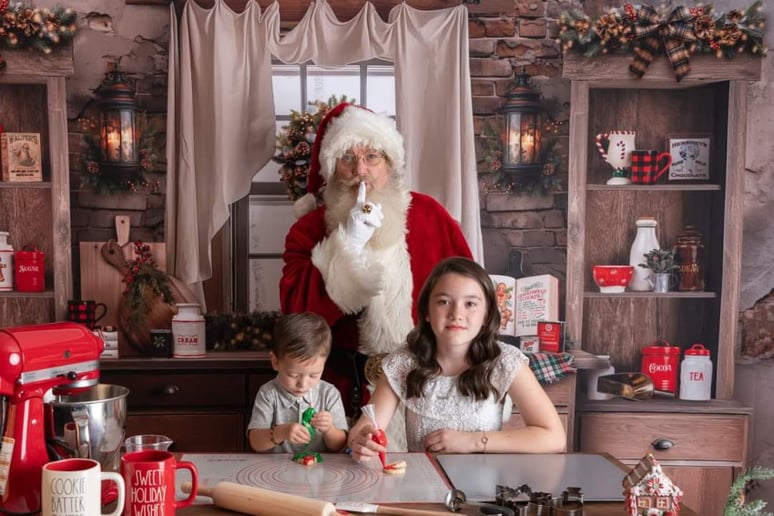 Gallery photo 7 of Santa Roger