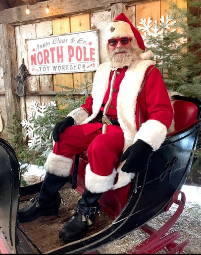 Gallery photo 3 of Santa Roger