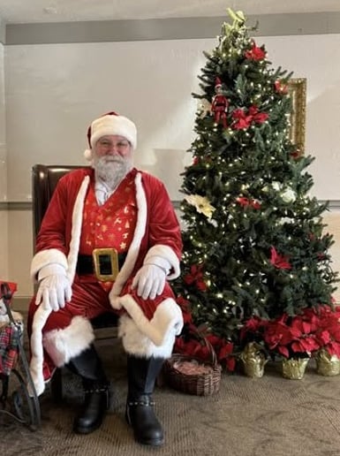 Gallery photo 1 of Santa Ross