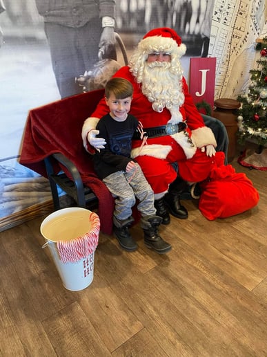 Gallery photo 3 of Santa Ryan NNY