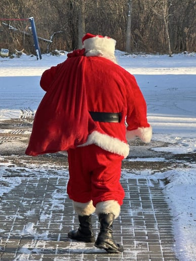 Gallery photo 14 of Santa Ryan NNY