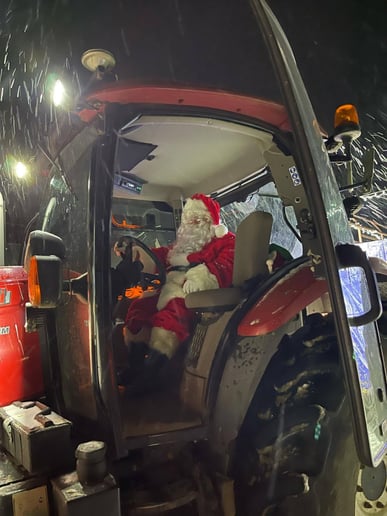 Gallery photo 15 of Santa Ryan NNY
