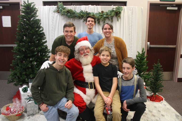 Gallery photo 15 of Santa Scott