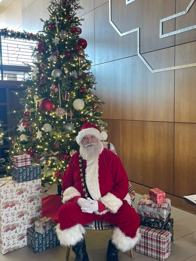 Gallery photo 12 of Santa Scott