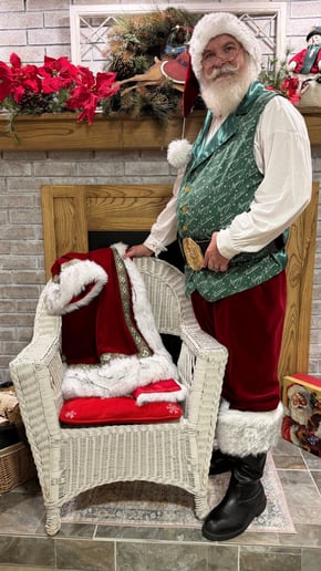 Gallery photo 4 of Santa Scott
