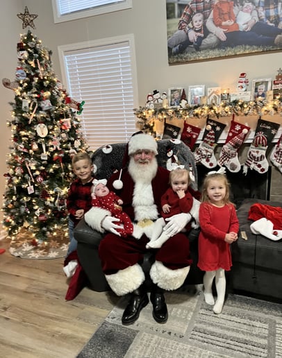 Gallery photo 3 of Santa Scott
