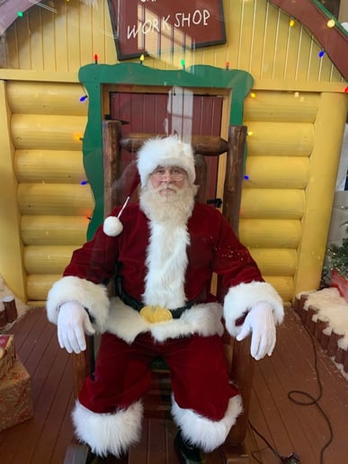Gallery photo 3 of Santa Scott