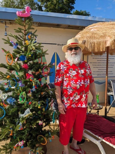 Gallery photo 4 of Santa Scott