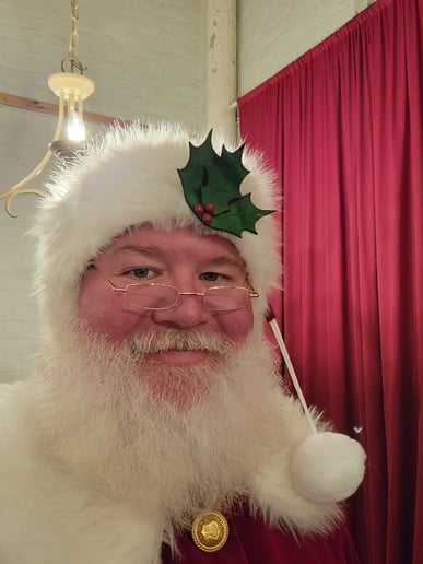 Gallery photo 1 of Santa Scott