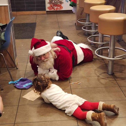 Gallery photo 6 of Santa Scott