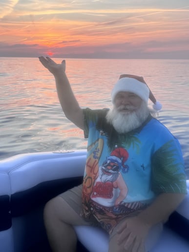 Gallery photo 9 of Santa Scott