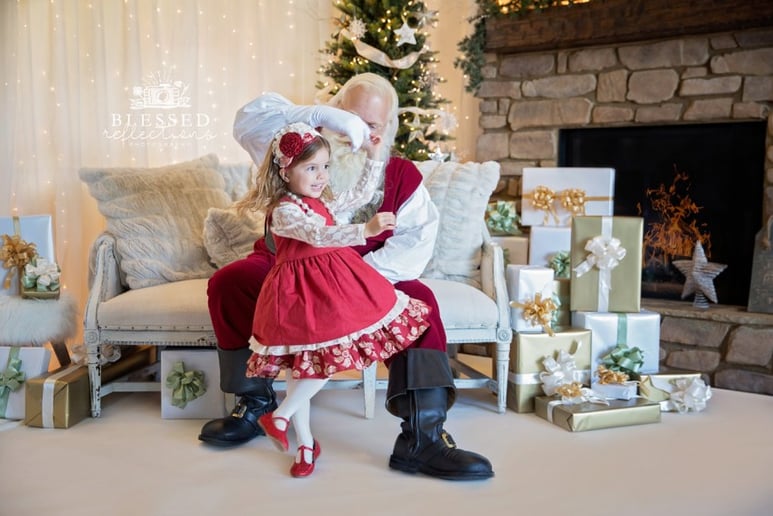 Gallery photo 1 of Santa Shannon Settles