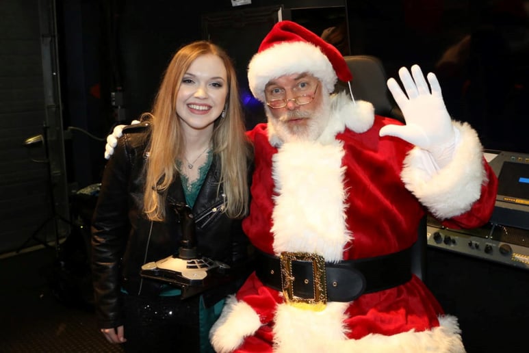 Gallery photo 3 of Santa Shawn