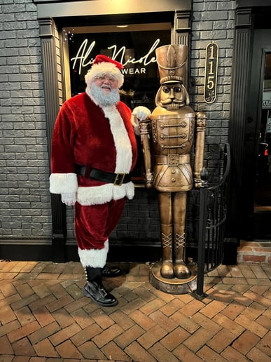 Gallery photo 5 of Santa Smith