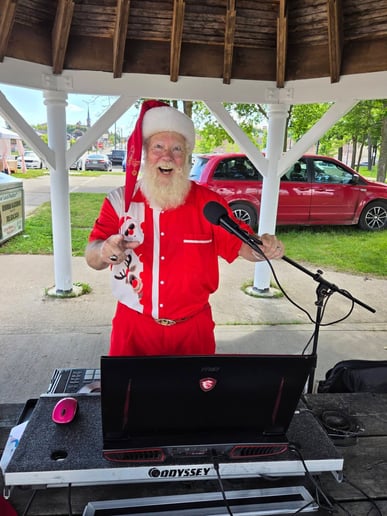 Gallery photo 2 of Santa SteveO
