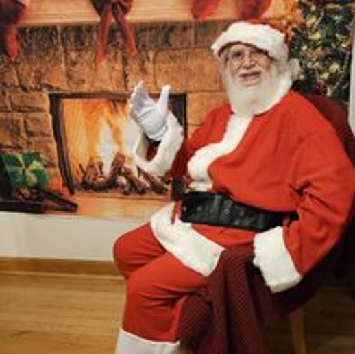 Gallery photo 3 of Santa T